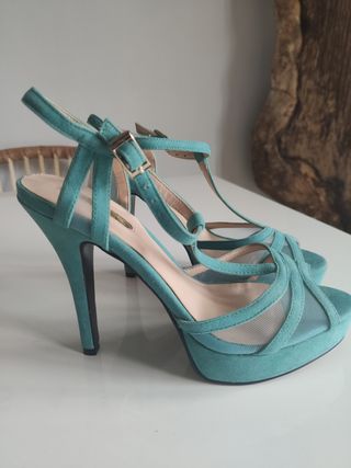 Zapatos Tacón azul turquesa de segunda mano por 7 EUR en Granollers en  WALLAPOP