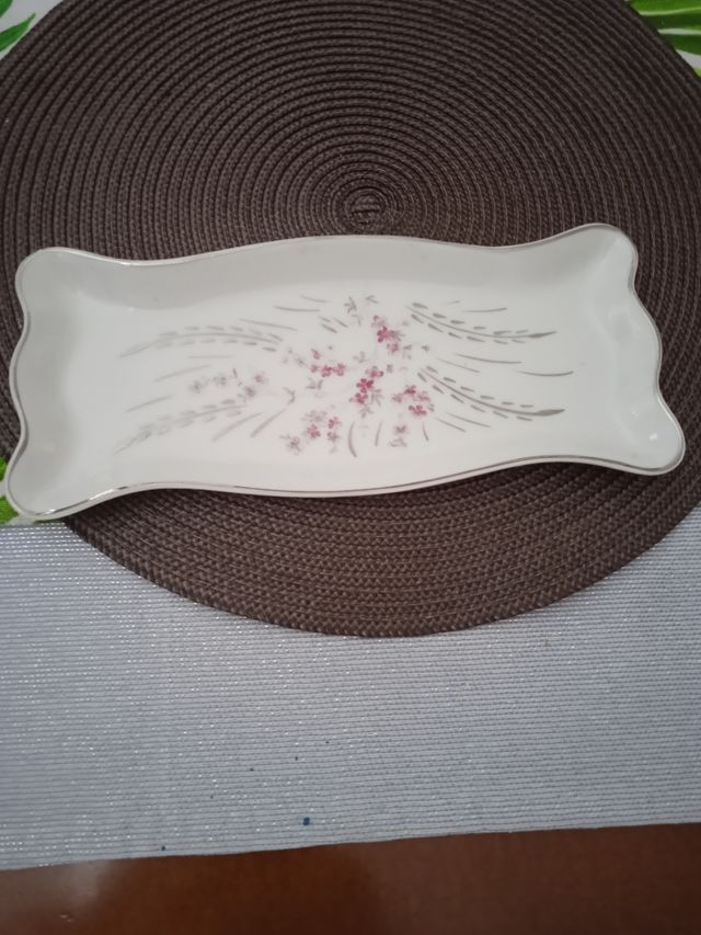 Vassoio antico per camera da letto. Ridotto