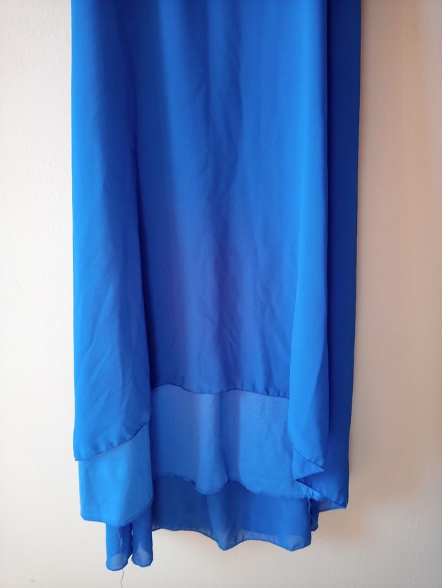 vestido de ceremonia color  azul.