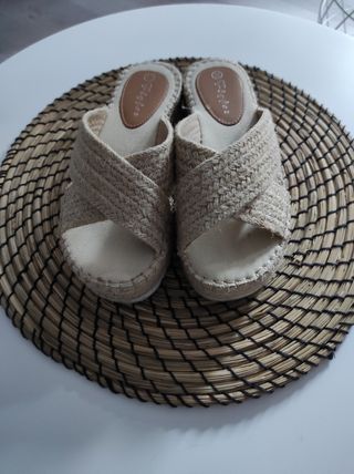 Zuecos plataforma esparto de segunda mano por 5 EUR en Valdemoro en WALLAPOP