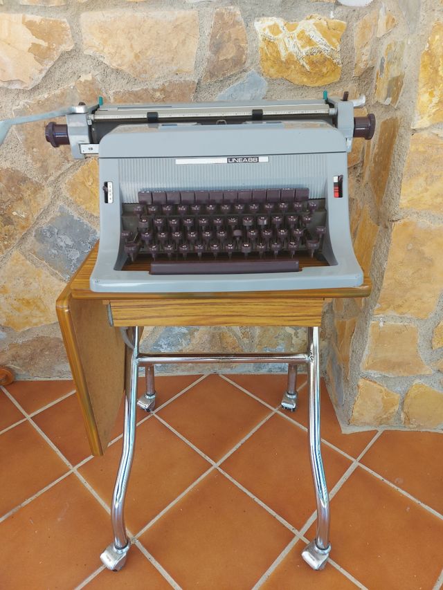 Maquina de escribir Olivetti linea 88