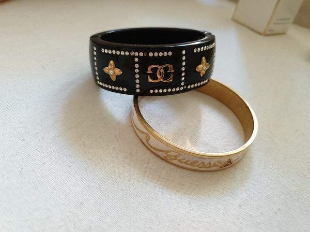 PULSERAS GUESS CADA UNA 20 EUROS