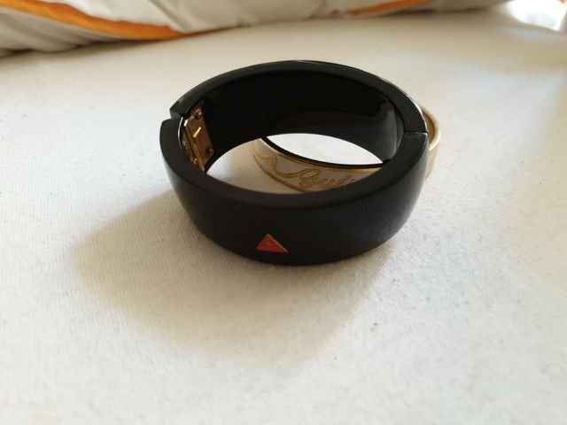 PULSERAS GUESS CADA UNA 20 EUROS