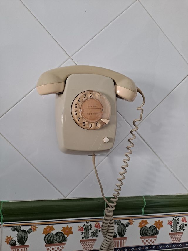 TELÉFONO ANTIGUO