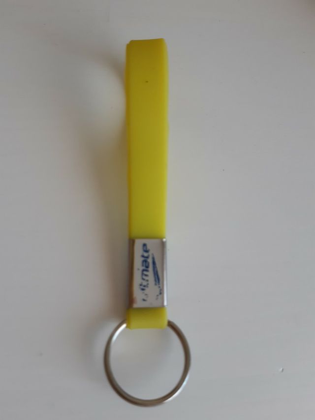 Llavero amarillo nuevo 11cm