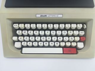 Máquina de escribir OLIVETTI Lettera 42 años 80's