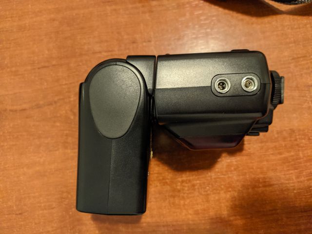 Cámara Nikon Coolpix 8700 con flash Nikon SB24