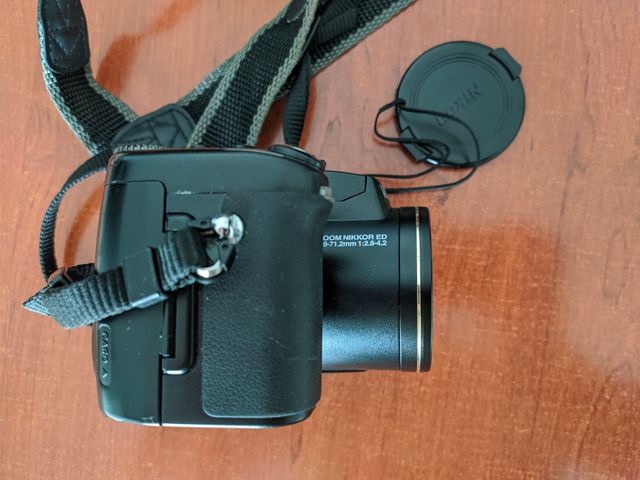 Cámara Nikon Coolpix 8700 con flash Nikon SB24