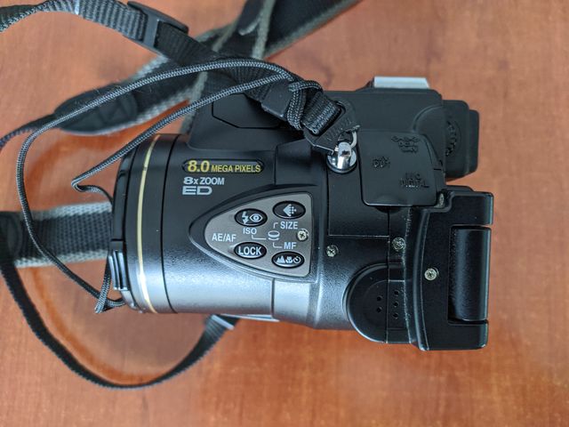 Cámara Nikon Coolpix 8700 con flash Nikon SB24