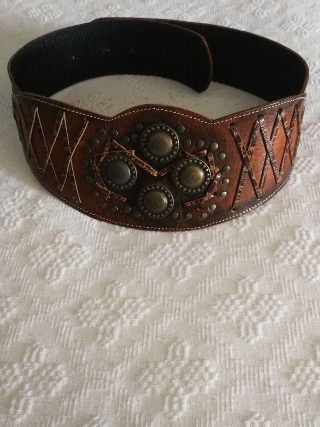 Cinto ancho de piel precioso