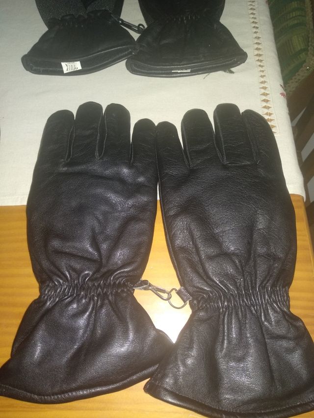 Lote guantes de moto de piel.