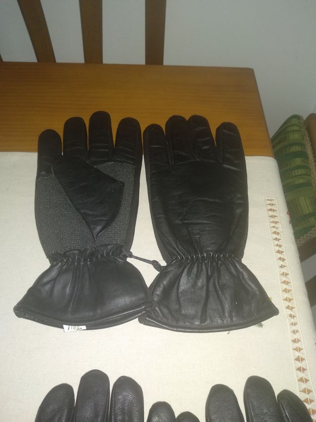 Lote guantes de moto de piel.