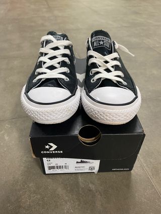 Zapatillas Converse niños negro brillante talla 29 de segunda mano por 20  EUR en Avilés en WALLAPOP