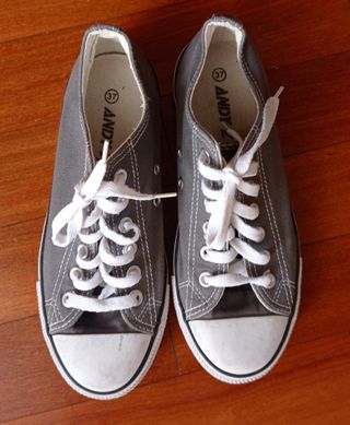 Zapatillas lona gris 37 tipo Converse All Star de segunda mano por 2 EUR en  Zaragoza en WALLAPOP