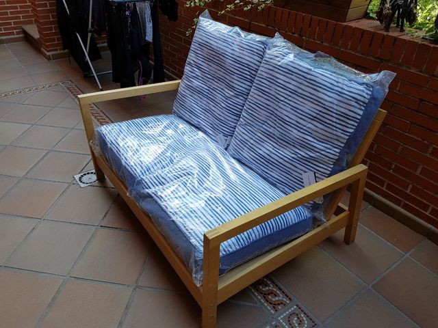 Estructura sillon de madera con cojines a estrenar