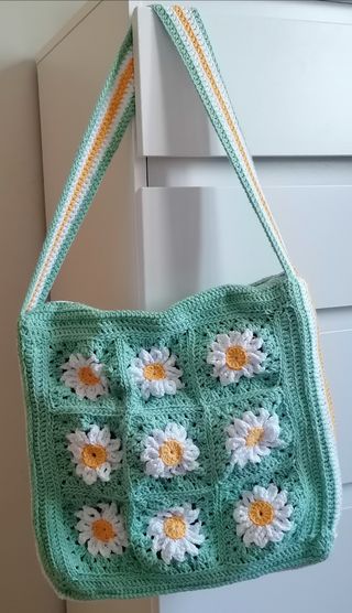 Bolso crochet Margaritas de segunda mano por 25 EUR en San Lorenzo de El  Escorial en WALLAPOP