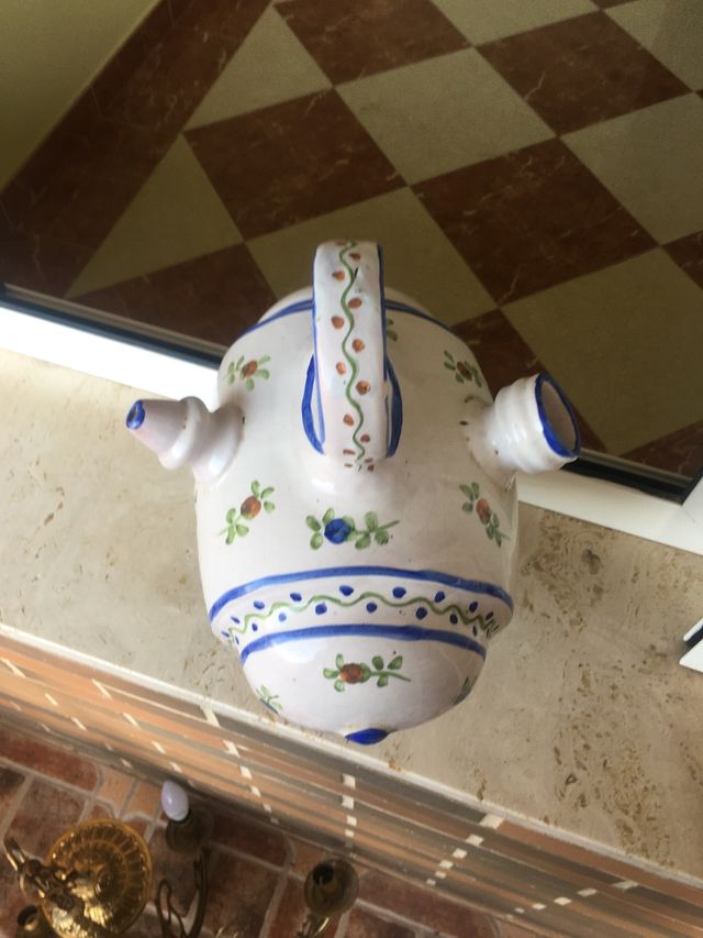 Botijo antiguo esmaltado.