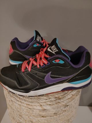Zapatillas Nike modelo exclusivo de segunda mano por 30 EUR en  Rivas-Vaciamadrid en WALLAPOP