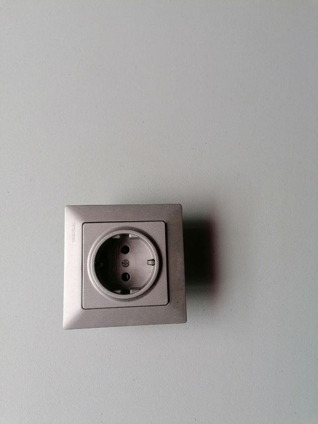 enchufes e interruptores