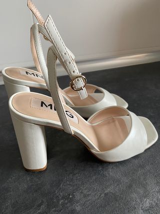 Sandalia tacón Mango Talla 36 de segunda mano por 20 EUR en Alcalá de  Henares en WALLAPOP