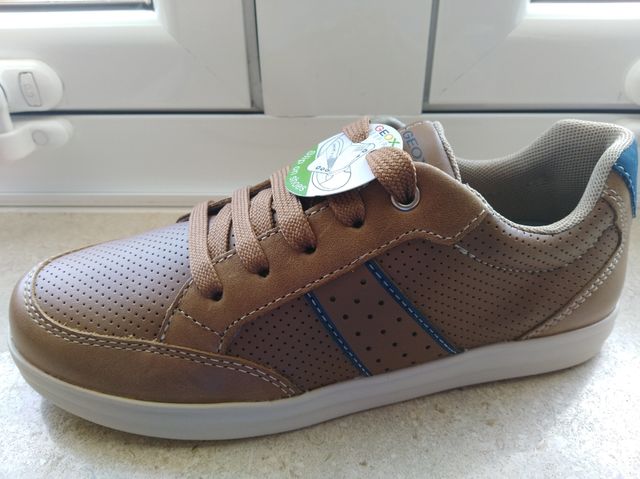 tenis de piel Geox sin estrenar número 34