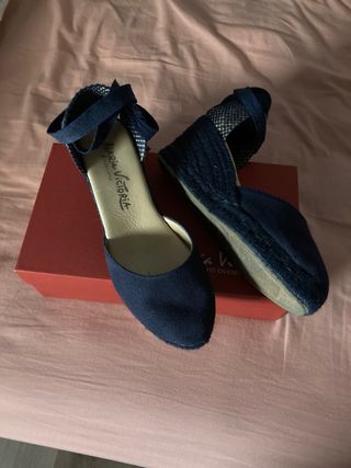 Zapatillas esparto azul marino. N 38 de segunda mano por 20 EUR en Sevilla  en WALLAPOP