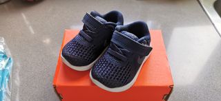 Zapatillas Nike bebé talla 16 de segunda mano por 8 EUR en Maó en WALLAPOP