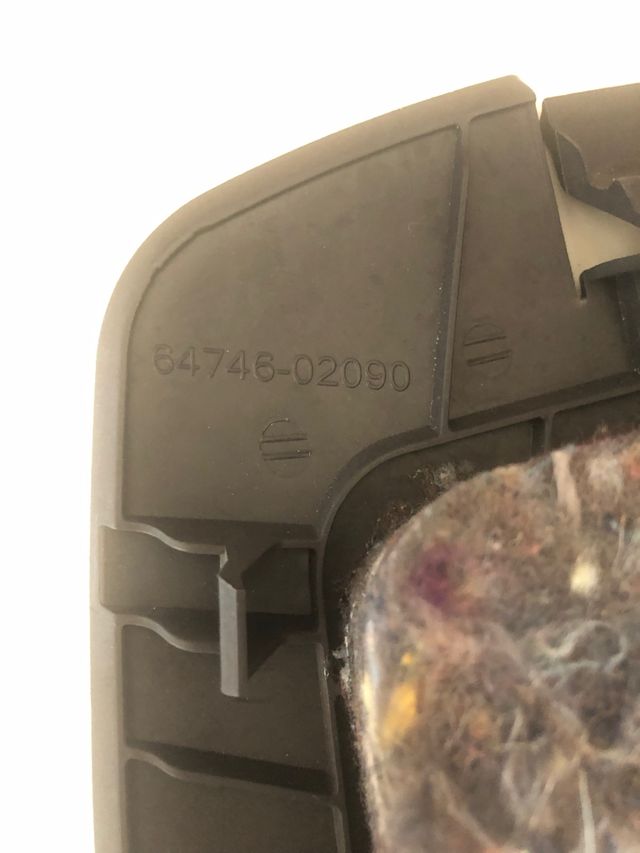 Tapa interior TOYOTA AURIS. 64746-02090.