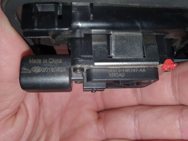 Botón con carcasa apertura Portón Jaguar XE