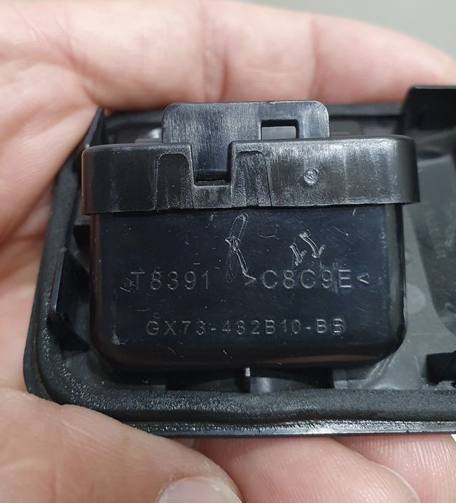 Botón con carcasa apertura Portón Jaguar XE