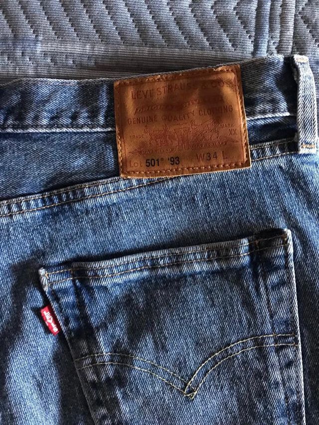 Bermudas Levis