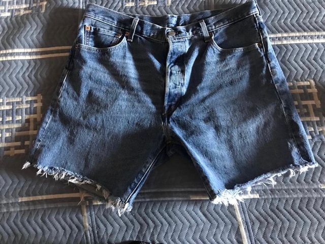 Bermudas Levis