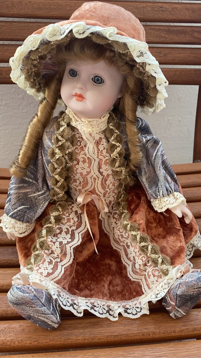 Muñeca porcelana