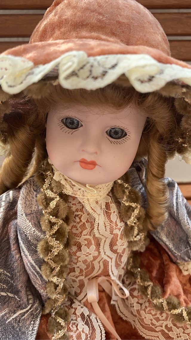 Muñeca porcelana