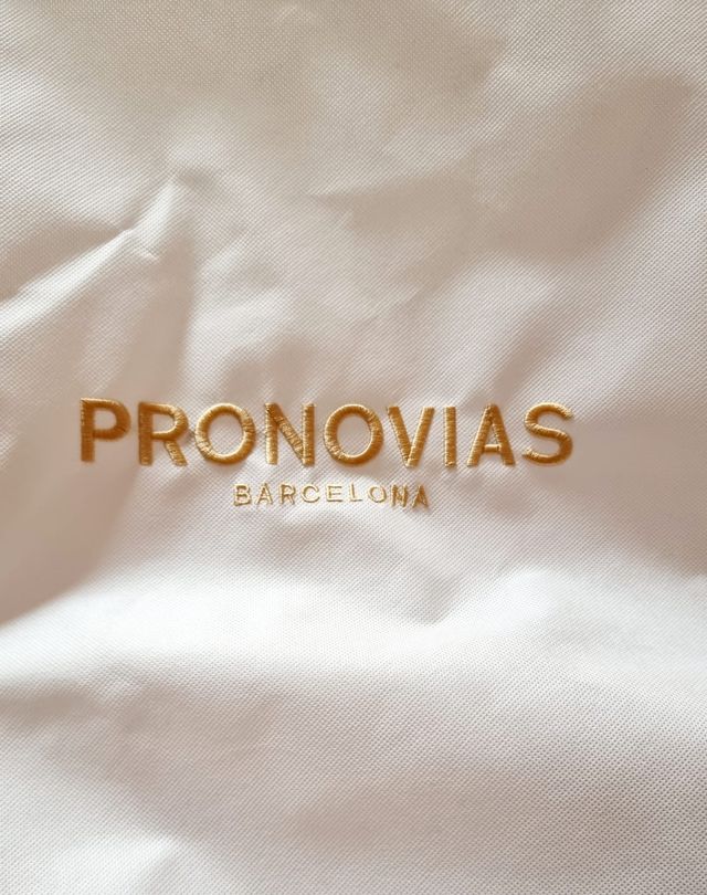 Espectacular Vestido PRONOVIAS, Modelo ANGÉLICA.