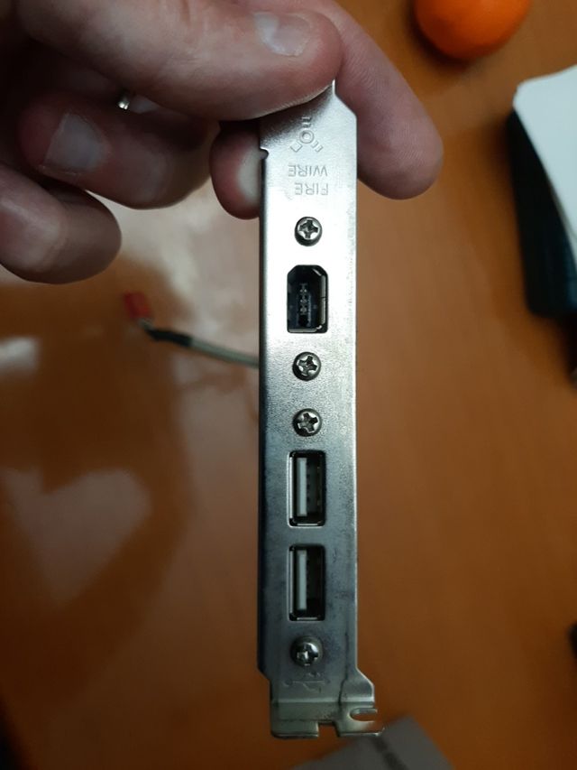 Tarjeta con 2 puertos usb y 1 puerto Fire wire