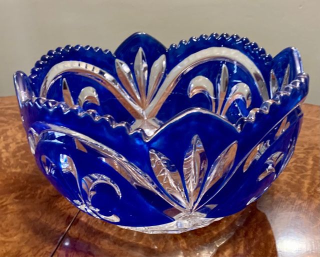 Clásico cuenco de cristal de Bohemia