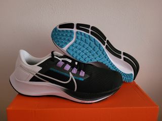 NIKE PEGASUS 38 Talla 44 negra\\/blanca de segunda mano por 79,99 EUR en  Tavernes Blanques en WALLAPOP
