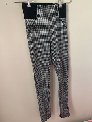 Pantalón cuadros mujer Stradivarius de segunda mano por 9 EUR en Las Palmas  de Gran Canaria en WALLAPOP