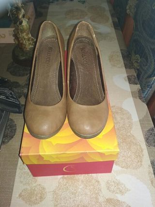 Zapatos marrones plataforma de segunda mano por 8 EUR en Iurreta en WALLAPOP