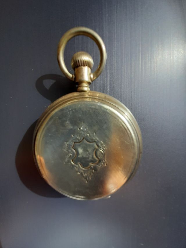 Reloj de plata.