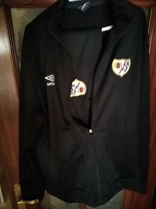 Chándal entrenamiento Rayo Vallecano de Madrid de segunda mano por 55 EUR  en Madrid en WALLAPOP