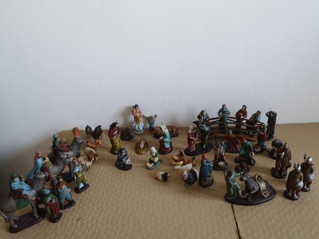 Belén de barro policromado pintado a mano