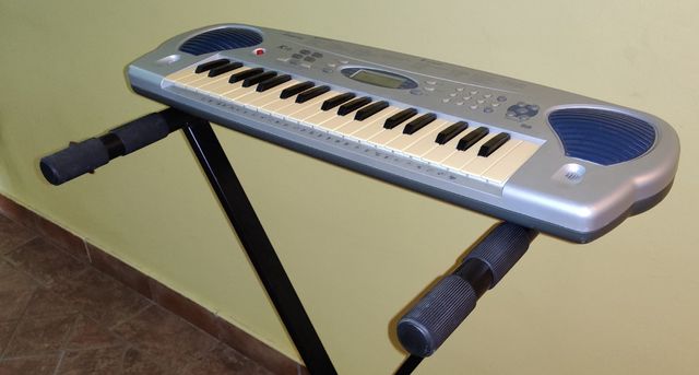 Piano eléctrico con cable + trípode