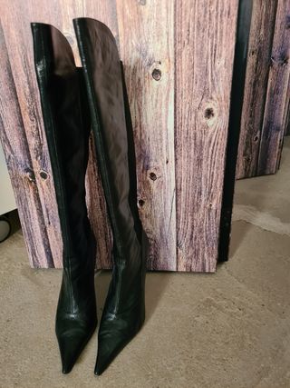 Botas altas con taconazo, negras de CORTEFIEL de segunda mano por 30 EUR en  Alboraya en WALLAPOP