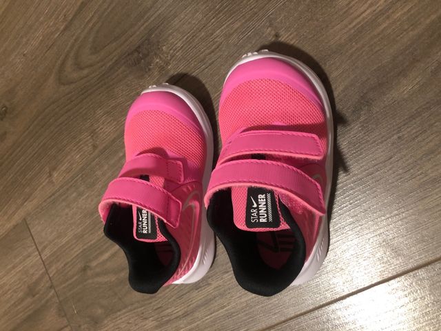DEPORTIVAS NIKE BEBÉ TALLA 20 ROSA FUXSIA