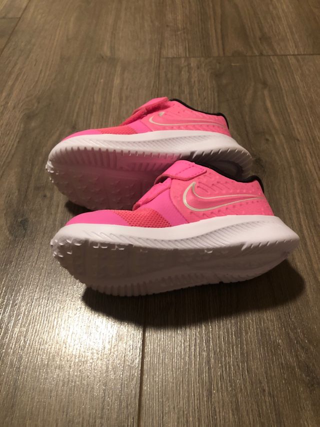 DEPORTIVAS NIKE BEBÉ TALLA 20 ROSA FUXSIA