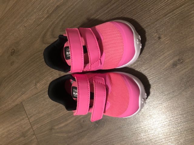 DEPORTIVAS NIKE BEBÉ TALLA 20 ROSA FUXSIA