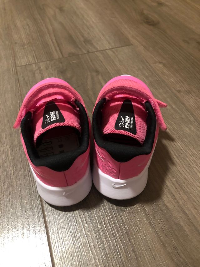 DEPORTIVAS NIKE BEBÉ TALLA 20 ROSA FUXSIA