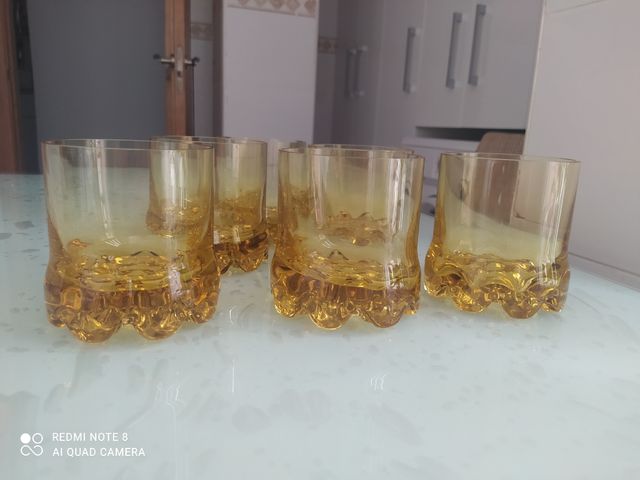 Juego de vasos de base gruesa.